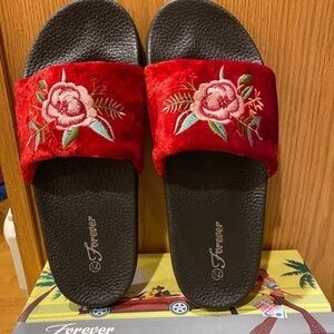 NIB-Red Floral Embroidered Slide Sandals